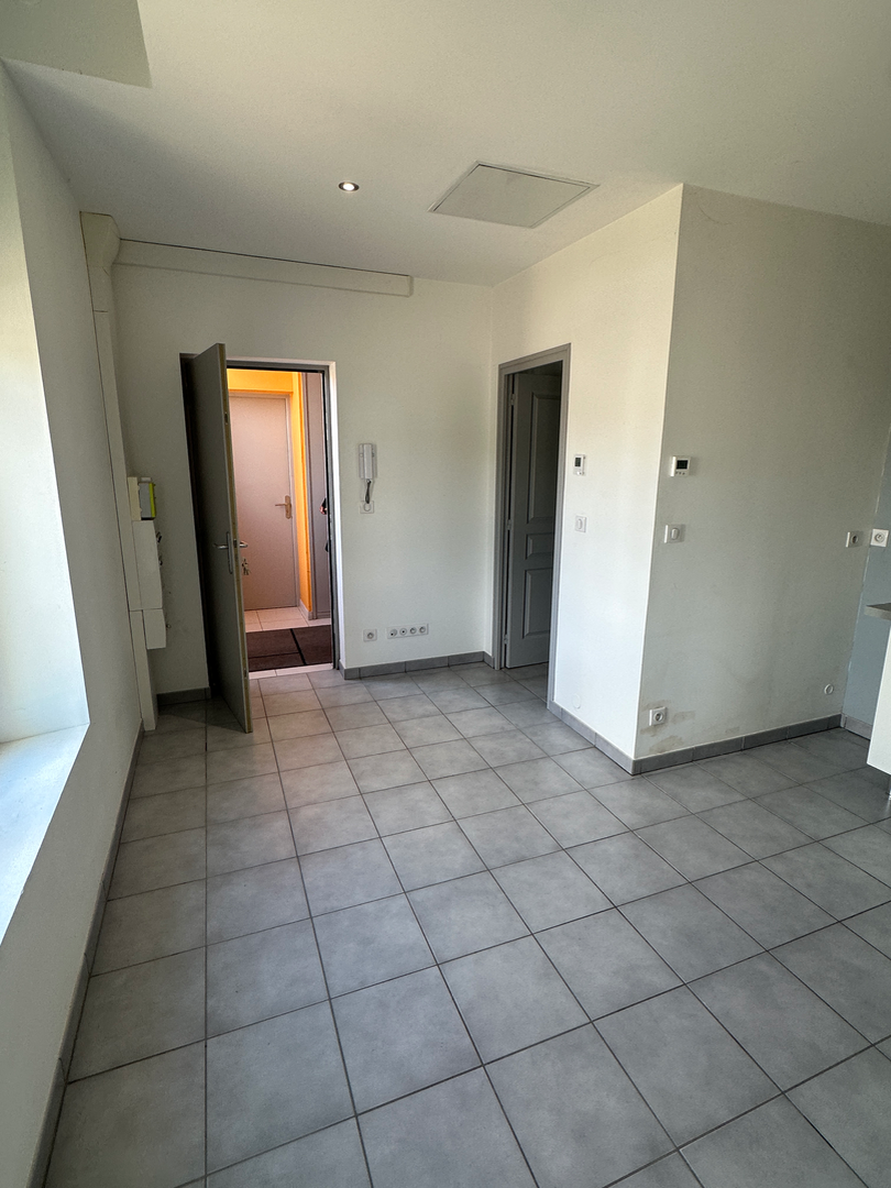 Image de Studio proche UTT ESTP EPF